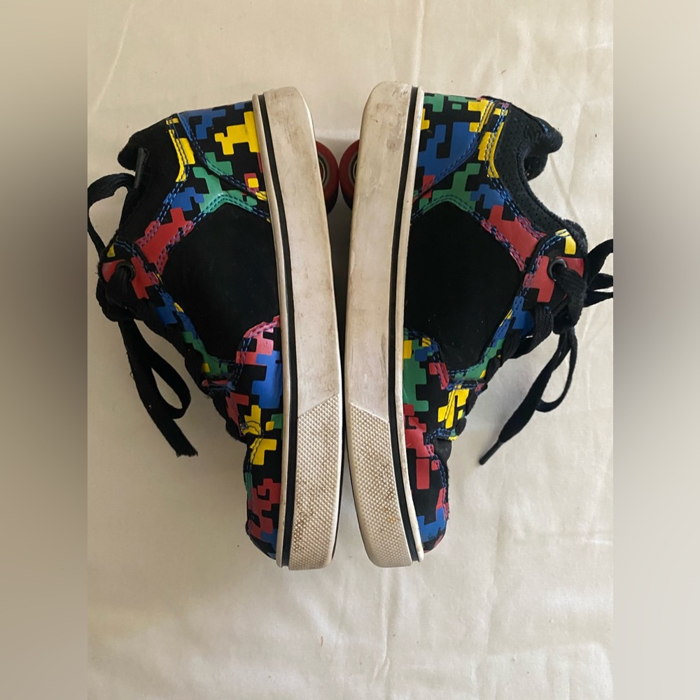 Heelys Youth Boys colorful puzzle Lace Up Skate Shoes Sz 3 - Picture 3 of 8